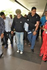 Shahrukh Khan snapped in Mumbai on 24th Sept 2012 (14).JPG